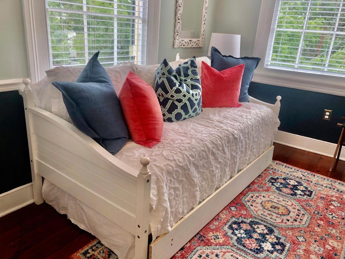 Daybed With Trundle In The Beautiful Ashley Inn 4 Blocks From King St Charleston Extérieur photo